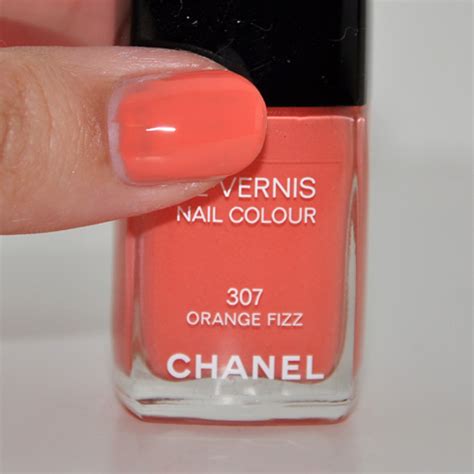 Chanel Orange Fizz Nail Colour Review & Swatch 